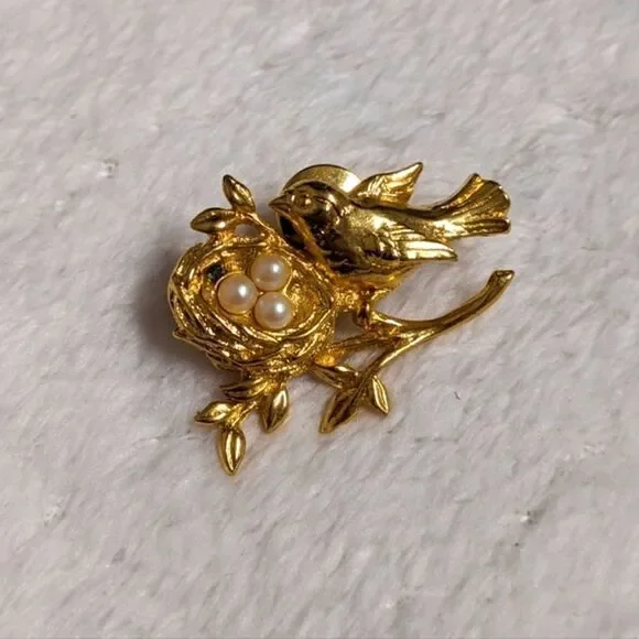 Vintage Goldtone Bird with Nest Brooche Faux Pearl Accents - Picture 4 of 8